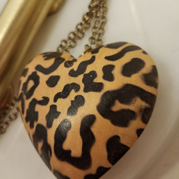 Large Wooden Leopard Print Pendant Necklace - Picture 4 of 6